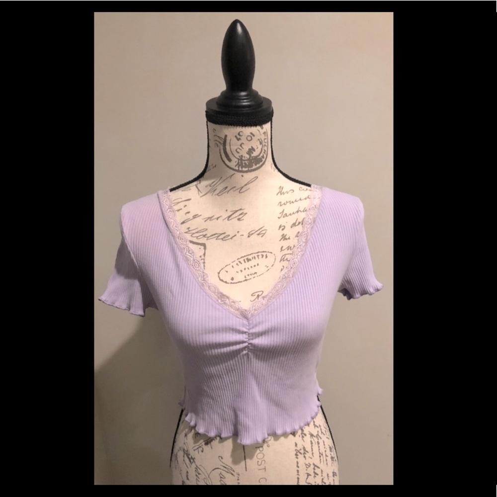 Light purple lace fitted v neck crop top